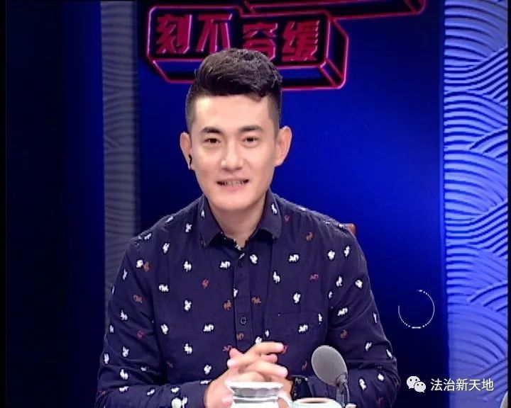 晓霖  