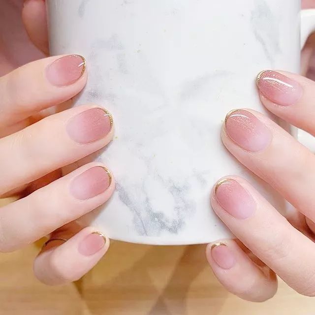 新手也能学会的渐变美甲教程