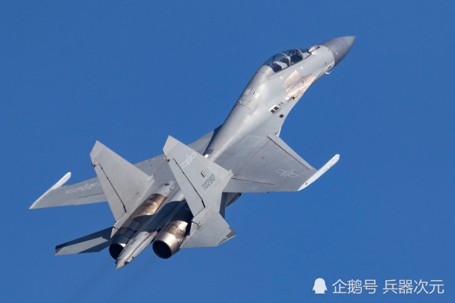 歼11b是沈飞在歼11a基础上改进研发而来的型号,换装了国产149x平板