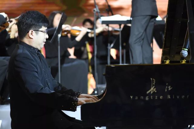 国际知名钢琴家,中央音乐学院钢琴教授邹翔演奏