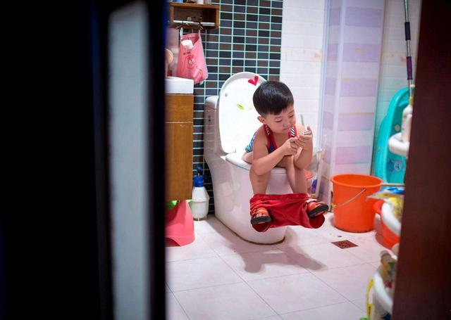 为啥孩子从来不在幼儿园拉粑粑?老师不会告诉你,但家长要清楚