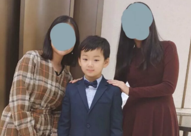 宋民国近照曝光:那个活在表情包里的男孩,网友:你终于长大了!