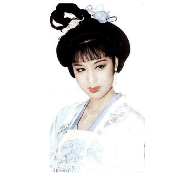62岁李建群因戏生情,不领证与导演同居27年,至今无儿