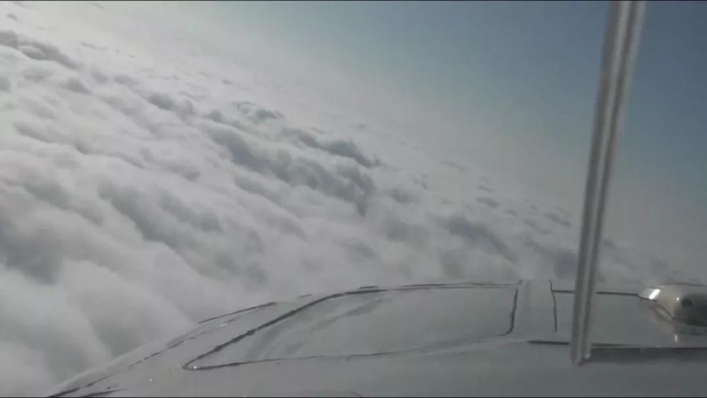 穿云破雾海军航空兵复杂天候下低空突击