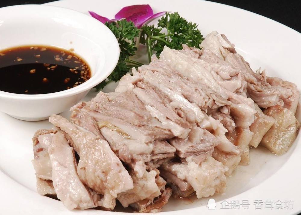 剩下的 宁夏,新疆,青海三省都是以 清真菜系为主,主要吃牛羊肉,面