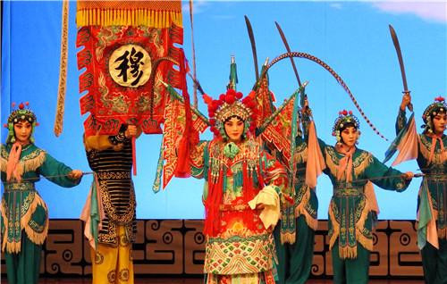 戏剧中的武将都插有多杆护背旗,是艺术再创造,还是确有其事?