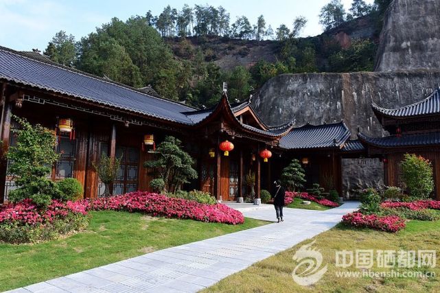 这样的恩施人,请在公共场合注意自己的素质