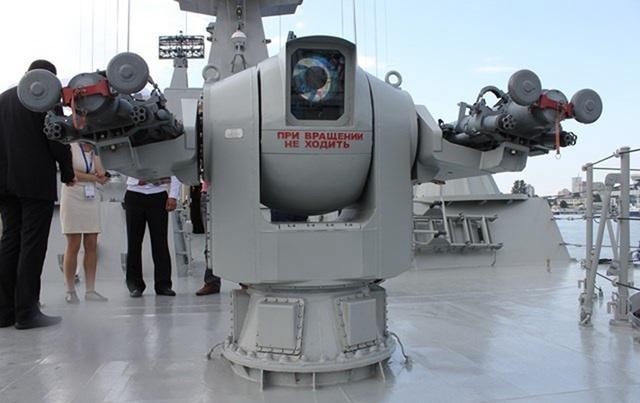 17,3m47型近程防空导弹系统,可以装载8枚防空导弹,图中悬臂是空的.