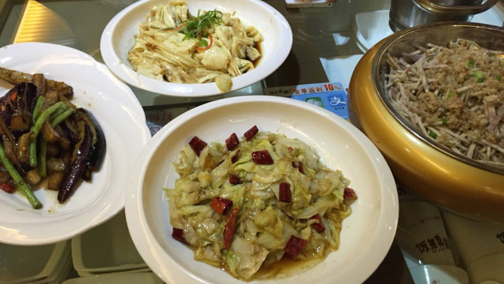 月光族随处可见,当你的饭菜变成这3种食物,那就是穷人