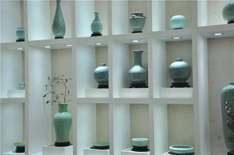 "极青莹:国家级工艺美术大师·胡兆雄作品展"开幕