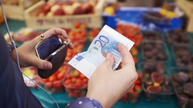 欧盟下调欧元区今明两年的GDP增长预期至1.1