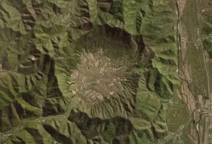 四川盆地是否是因为陨石导致的"陨石坑"?