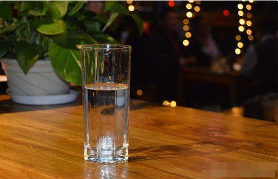 心理学:假如你很渴,会喝下哪杯水?测你下月会有什么好事