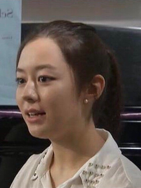 有一种"整容"叫吉娜,卸掉浓妆露出素颜,网友:今日份心动!