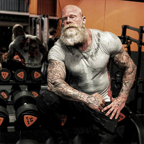 满身纹身的荷兰"酷老头"健身36年,一身肌肉秒杀所有小