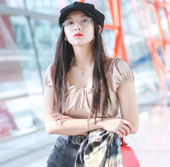 都说程潇胖?看到她穿对衣服后,才知道她有多么瘦