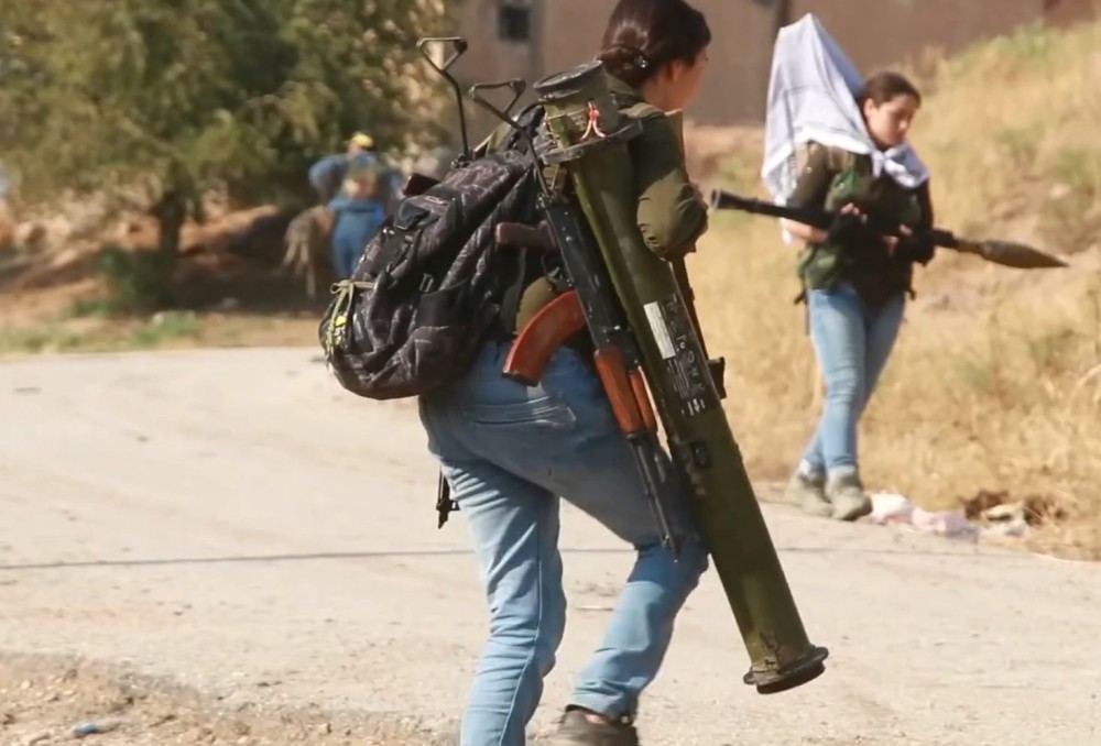 像男人一样抵抗土耳其库尔德女兵肩扛火箭筒参战风险很高