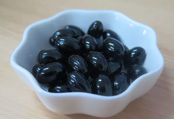 蜂胶泡酒的比例,10斤白酒泡多少蜂胶?