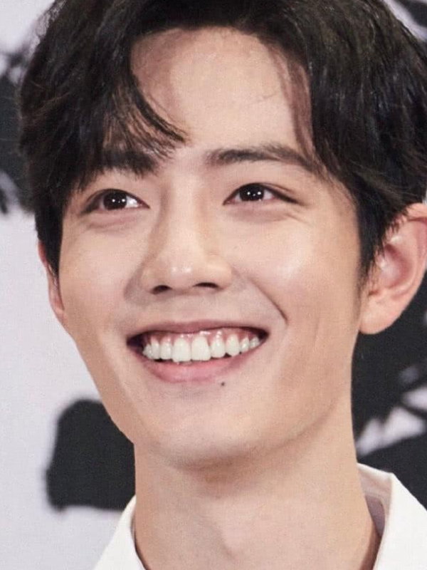 偶遇素颜肖战,网友:搞笑的吧,这是用尽百万化妆品的脸