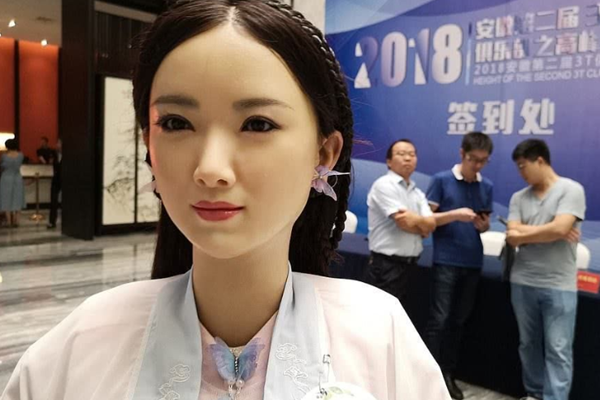 日本美女机器人被追捧,内部结构逼真,"自动出水"功能