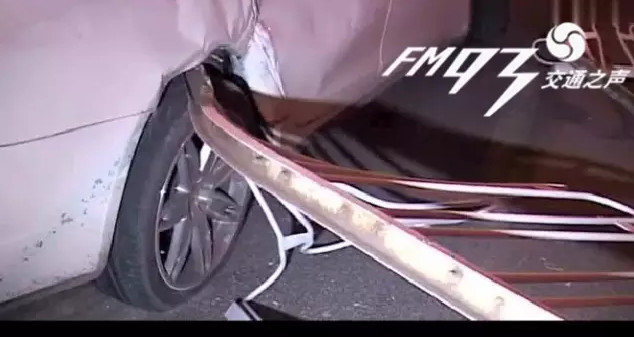 男子開瑪莎拉蒂送餃子 一時心急超車發(fā)生車禍