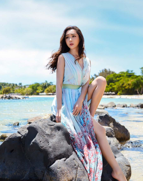 杜若溪精致面容,真心抗打的颜值,简约自在清丽洒脱