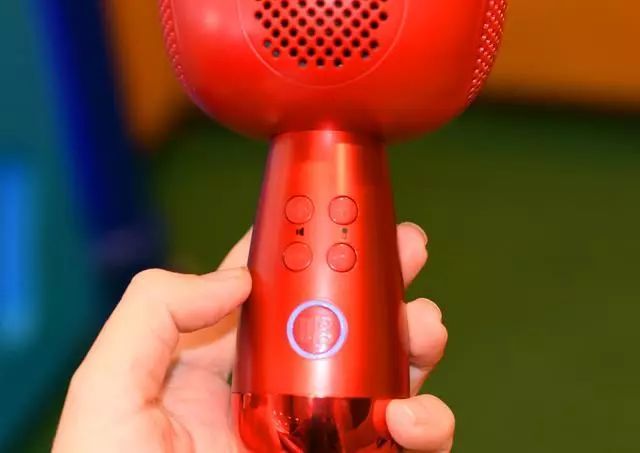 好声音唱出来,明星也在用的唱吧小巨蛋麦克风,功能很丰富
