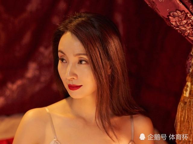 有种"心动"叫小陶虹发育过猛,曾是花样游泳冠军,旧照曝光那刻:两眼发