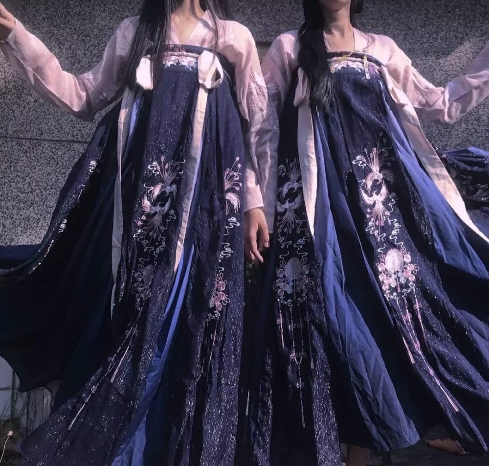 有一种闺蜜装叫"汉服双子":袍子的魅力,演绎双人份的
