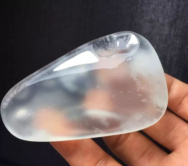透明冰种(近玻璃种)翡翠欣赏