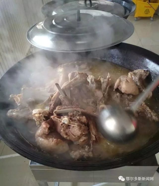 鄂尔多斯的炖羊肉和烩酸菜到底有多好吃?