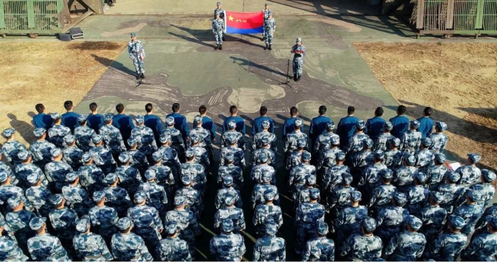 看他们这样为空军庆生