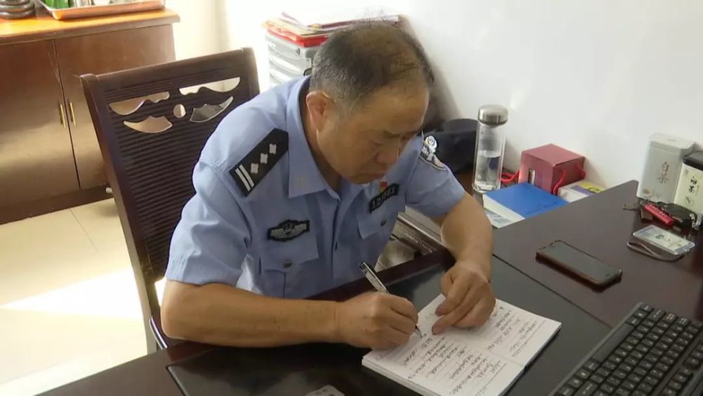 曹福湘:基层民警为人民