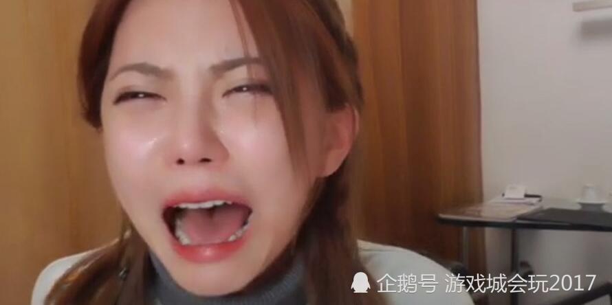 fpx夺冠后知名解说周淑怡直播嚎啕大哭因错过航班一人孤立无援