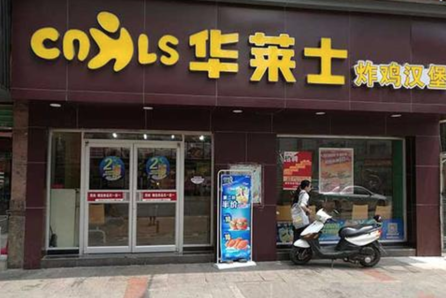肯德基与华莱士的鸡块一对比,差距一眼就看出来,大品牌果然是大品牌