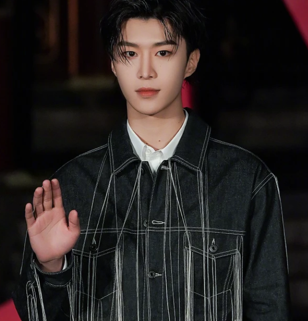 继王源后,19岁范丞丞室内抽烟也被抓包,新时代正能量少年人设崩了?