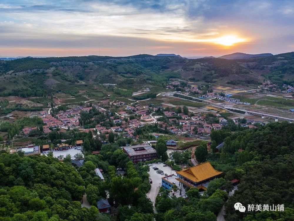 沂水圣水坊云水禅景区位于沂水黄山铺镇驻地西北约4公里处,总规划