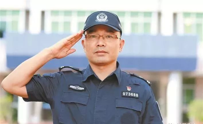 深圳辅警教头:李宏华警官