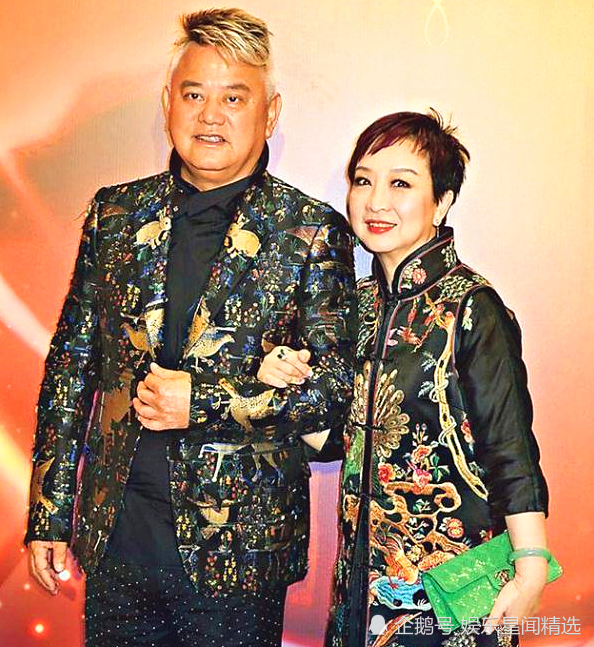 叻哥陈百祥与老婆黄杏秀香港马场被拍?翁美玲给她演配角照片曝光
