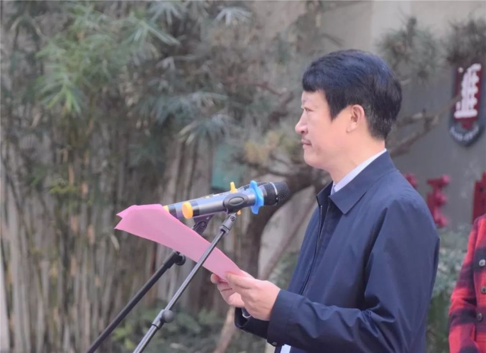 淮北市第一实验小学党总支书记,校长周雪峰致词.