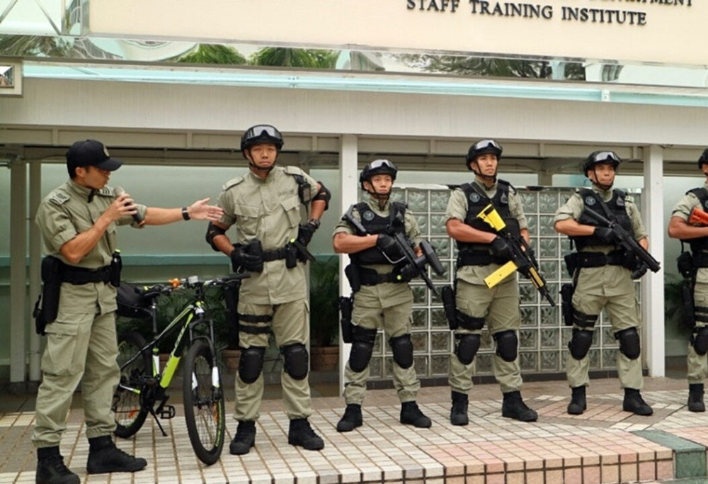"惩教飞虎队"的香港惩教署区域应变队人员将会成为首批"特别任务警察"