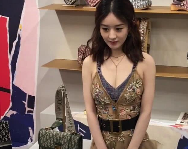 是靠脸蛋,如今也该靠身材了,只是小编也想到了一个问题,婚后的赵丽颖