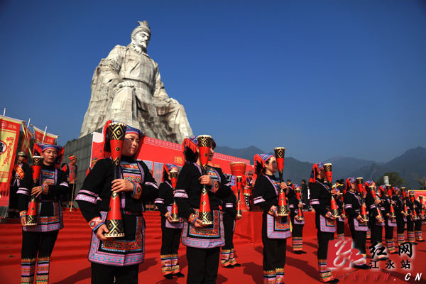 江永县载歌载舞欢庆瑶族盘王节祭祀典礼