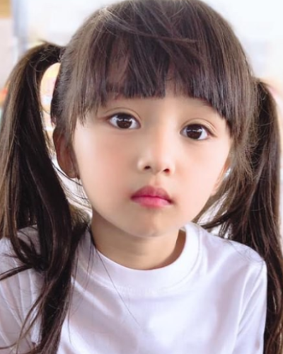 泰国6岁女童选美冠军,深邃大眼樱桃小嘴惹人爱,网友:好想生女儿