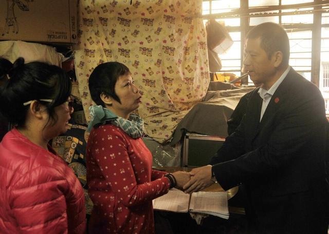 广州市禁毒委、市禁毒基金会慰问谭飞龙家属