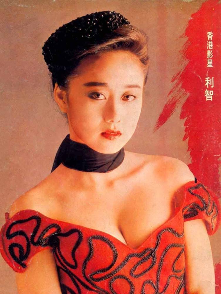 离婚黄秋燕净身出户,再婚利智宠爱30年,李连杰会的不止是功夫