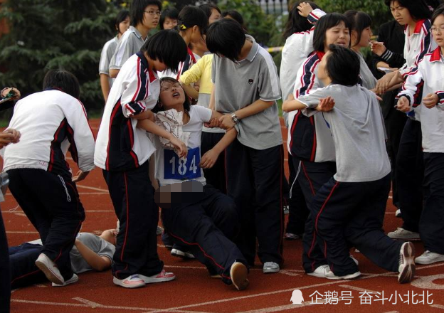 为啥初中生跑800米就