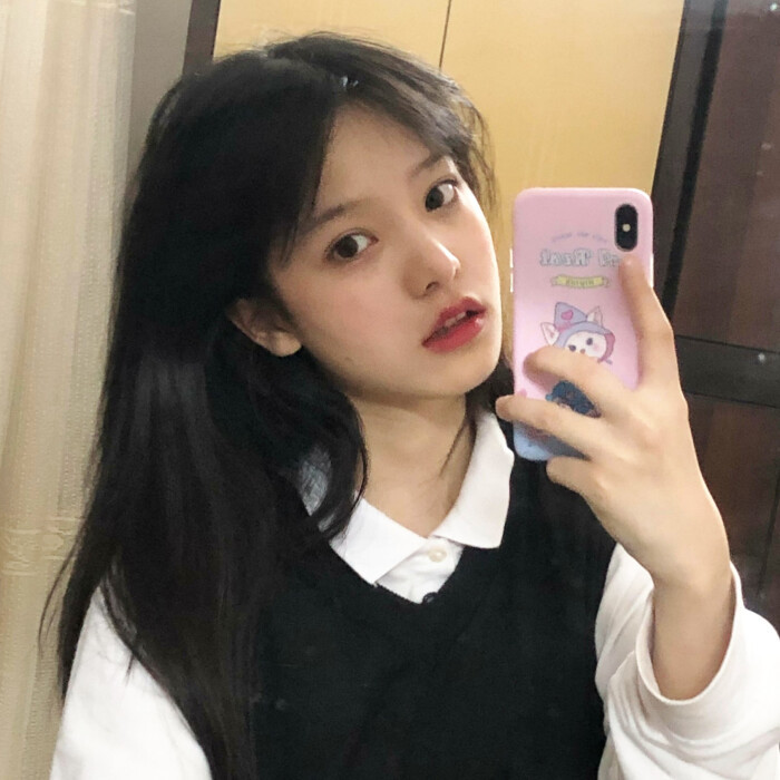 至尊版·超火女生头像:努力的跟随他的脚步,这是爱他