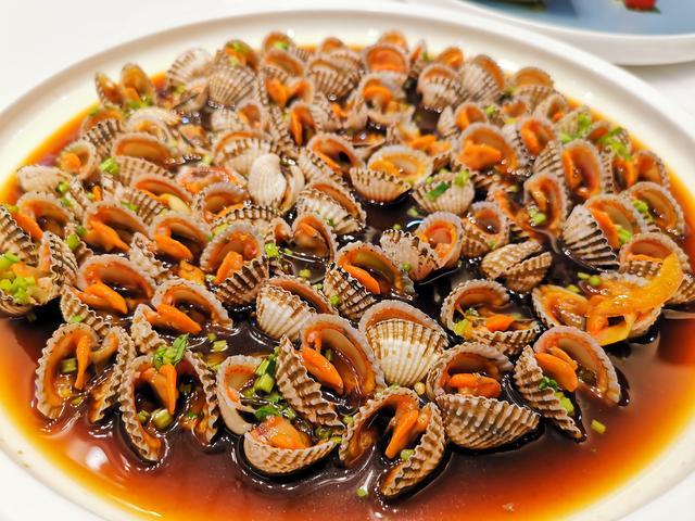 生腌血蛤,酱汁腌制的入味,血蛤还保持着鲜嫩,是凉菜,但吃着实在香,下