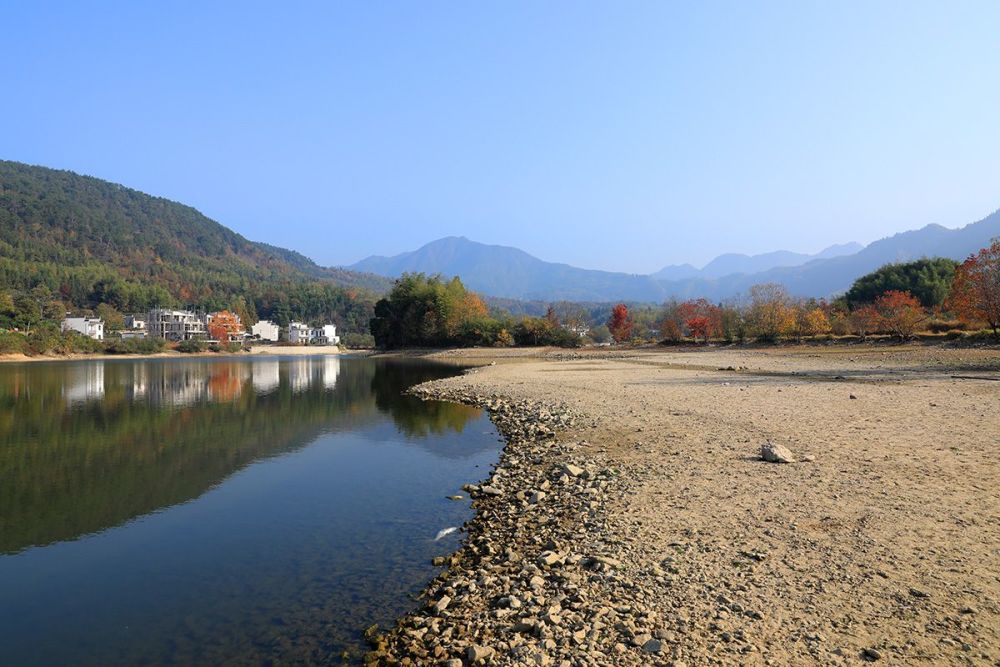 黟县旅游景点门票贵,奇墅湖却免费开放,仙气弥漫的晨起之约